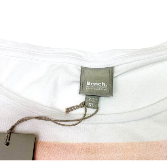 NEW Bench T-Shirt 'Vastness' Wearable Art Flamingo Size XL - Picture 6 of 9